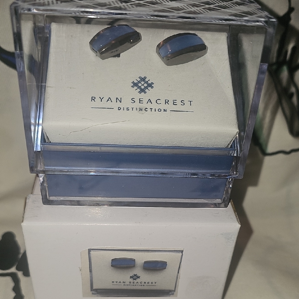 Ryan Seacrest NWT Distinction Blue Cufflinks